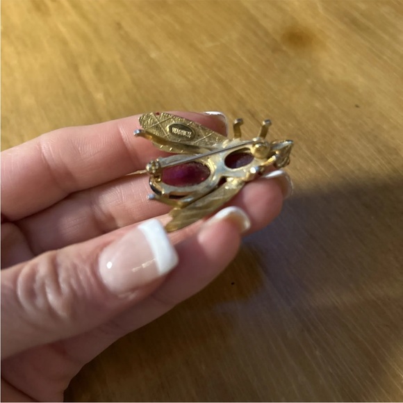 Vintage Joseph Warner Signed Bee Pin, Honeybee Brooch Fly - Picture 5 of 5